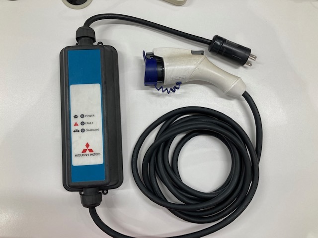 ☆送料込み 美品 アウトランダー PHEV 充電ケーブル 9482A122-