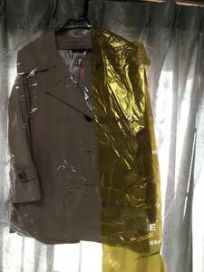  Vert Dense beige. short trench coat size 2