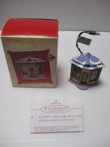 keepsake オーナメント　ホールマーク Hallmark 2002年 クリスマス オーナメント Village Toy Shop 2002 Light & Magic Motion