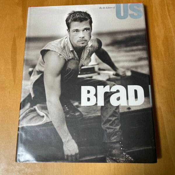 Brad Pitt By the Editors of US　ブラットピット写真集　洋書