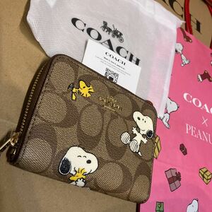  including carriage exclusive use sack attaching * new goods * cost 44000 COACH X PEANUTS Snoopy Zip around purse ② signature print Snoopy 2022.10 new work Coach 