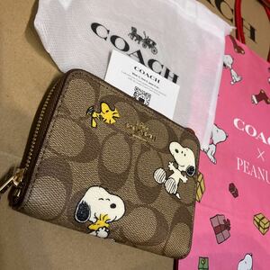  including carriage exclusive use sack attaching * new goods * cost 44000 COACH X PEANUTS Snoopy Zip around purse ③ signature print Snoopy 2022.10 new work Coach 