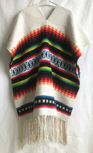 [70's Mexico Vintage / hand made ]neitib geometrical pattern rug wool poncho / free size / natural /hipi-(om-228-13b)