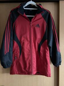 男の子着用★アディダス★adidas ベンチコート ハーフコート 160 ブラック 黒 レッド 赤 フリース 薄手 中古★送料込み