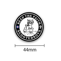 缶バッジ 44mm scooterboys 白 キャップ 帽子 バックパック リュック イラスト ネコ 黒猫 vespa lambretta シンボル scooter_画像4