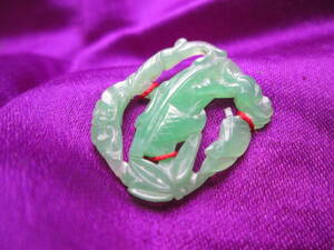 【江月】アンティーク・本翡翠の蛙透かし彫刻の彫り物 紫布付き