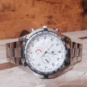 q44 新品 DS 腕時計 ラグジュアリーステンレス シルバー白