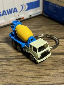 訳あり●◎ミキサー車 キーホルダー◎●オリジナル加工品 カーアクセサリー ミニカー ハンドクラフト ハンドメイド 雑貨