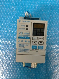 [CK7584] YASKAWA VS mini 200V 0.4kW インバータ CIMR-XCAA20P4 動作保証