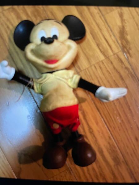 ミッキーマウス人形　かなり古いです。