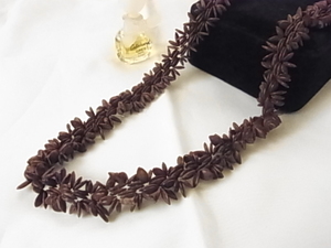 ★ブラウン　茶色　個性的なデザイン　ネックレス