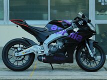 140 【評価B】 Aprilia RS4 125 純正 アンダー センター サイドカバー カウル 右 COD 858821 BO43206_画像6