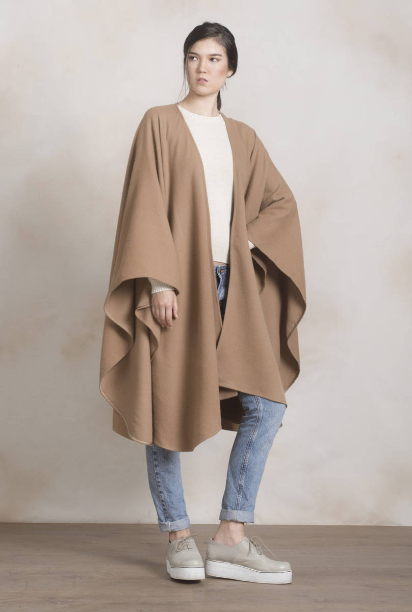 未使用　希少　クーナ KUNA* ベビーアルパカ 100% 　ケープ ポンチョ　