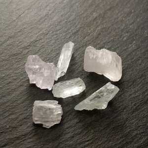 リチア輝石　スポデューメン　結晶　原石　鉱物標本