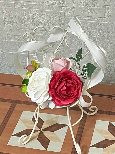 紙のお花　手作りプレゼント、環境にやさしいお花　ペーパークラフトフラワー　飾り　ハンドメイド