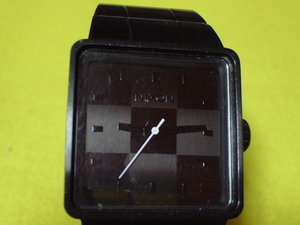 Редкий дизайн Никсон Полный дроссель Quatro 100m Watch Square Black Junk
