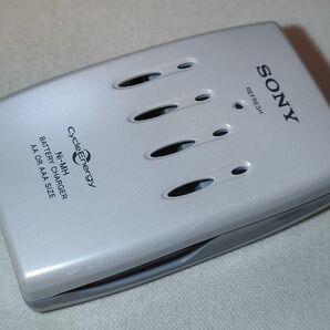 SONY 充電式ニッケル水素電池専用 リフレッシュ機能付 急速充電器 BCG-34HRE ※単4形も4本同時リフレッシュ可能