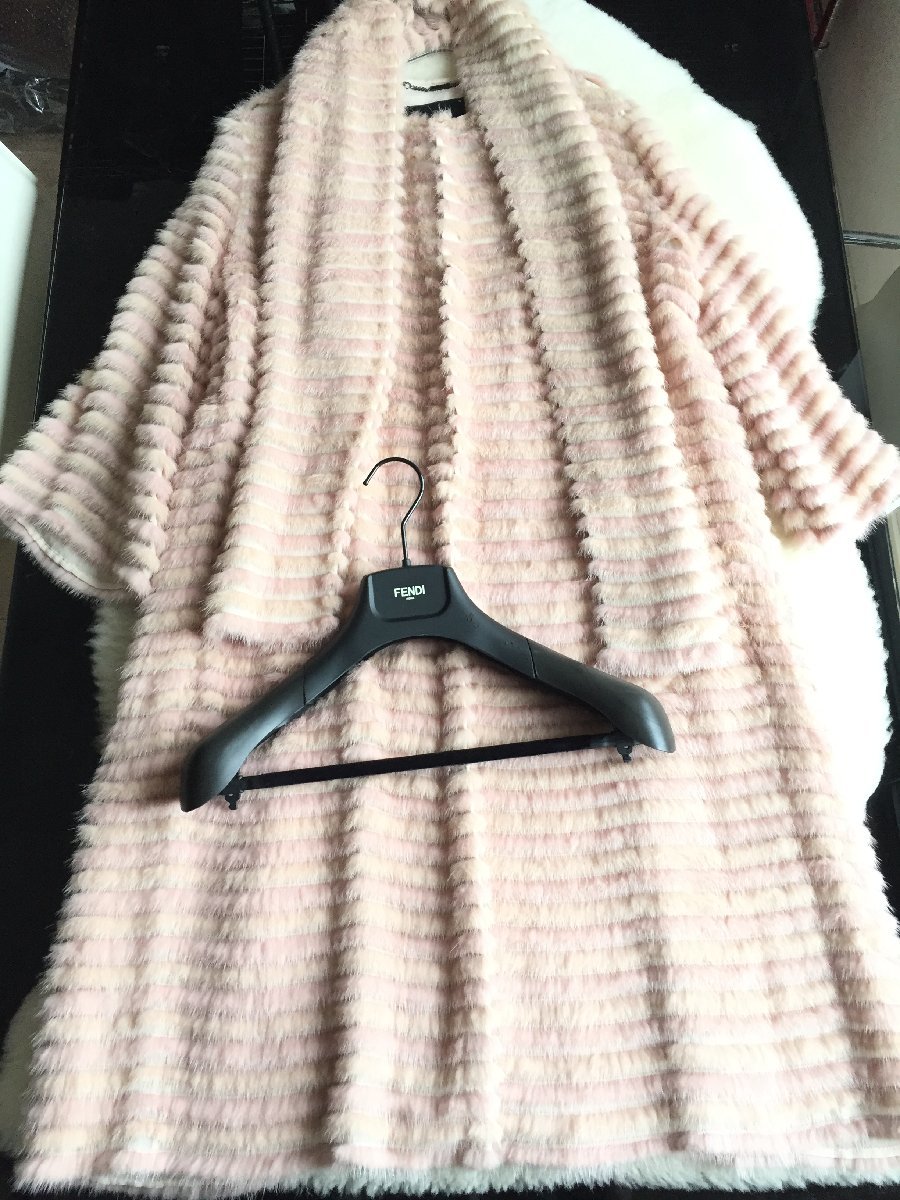 良品◇正規品 FENDI フェンディ 2018年 FD9468 レースカラー付 総柄 ...