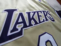 未使用品 NBA LAKERS BRYANT #8 コービー・ブライアント ロサンゼルス・レイカーズ ユニフォーム ゲームシャツ ジャージ 刺繍 L ゴールド_画像4
