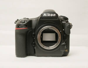 Nikon D850 デジタル一眼レフカメラボディ 【純正充電器２個 バッテリー５個付き】 中古良品