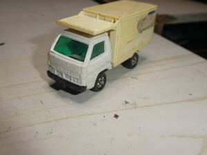 TOMICA/トミカ No.32.38 ISUZU ELF エルフ MADE IN JAPAN