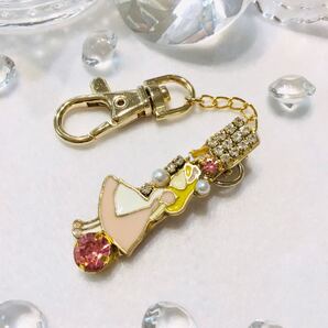 送料無料●(ピンク)不思議の国のアリス ビジュー バッグ キークリップ (キーホルダー)●ハンドメイド / アリス 童話 お姫様