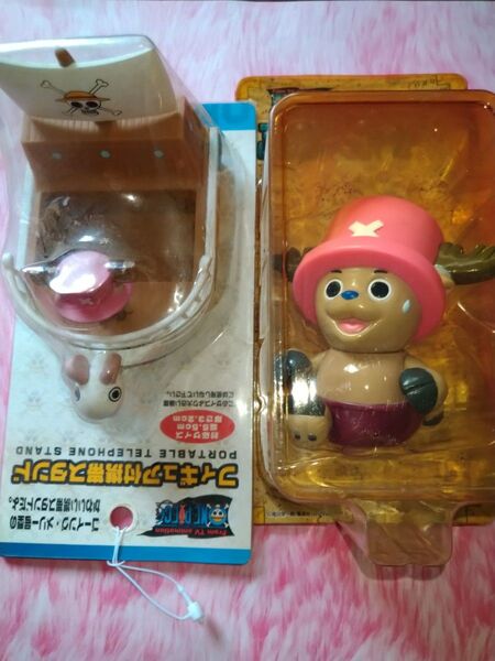 チョッパー フィギュア付き携帯スタンド&ぶるぶるかけっこキーホルダー