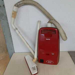  ornament 2] rare! Showa Retro pop! that time thing Sanyo electric vacuum cleaner SC-P207 1987 year 7-12 month made paper pack type vacuum cleaner operation goods red / red retro consumer electronics 