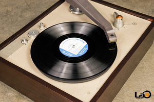 | Gray | turntable | HF500 + 108 / Shure M3D | 33,45,78 rotation correspondence |