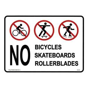 プラスチックサインボード『NO BICYCLES SKATEBOARDS ROLLERBLADES 』自転車 スケボー ローラーブレード禁止　看板 [CA-45]アメリカン雑貨