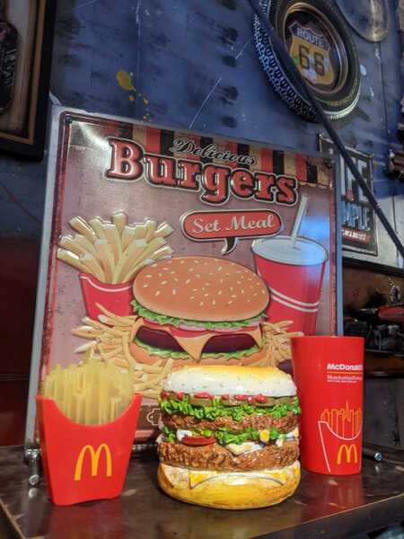 アメリカンダイナー/ハンバーガー サインボード/BURGERS 看板/#店舗什器#自立式看板#キッチンカー#ケータリングカー#HAMBURGERS