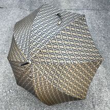 【フェンディ】本物 FENDI 傘 ズッカ柄 FF柄 全長90cm 雨傘 雨具 アンブレラ 長傘 メンズ レディース イタリア製_画像3