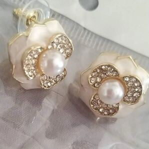 import フラワーパールクリスタルピアス
