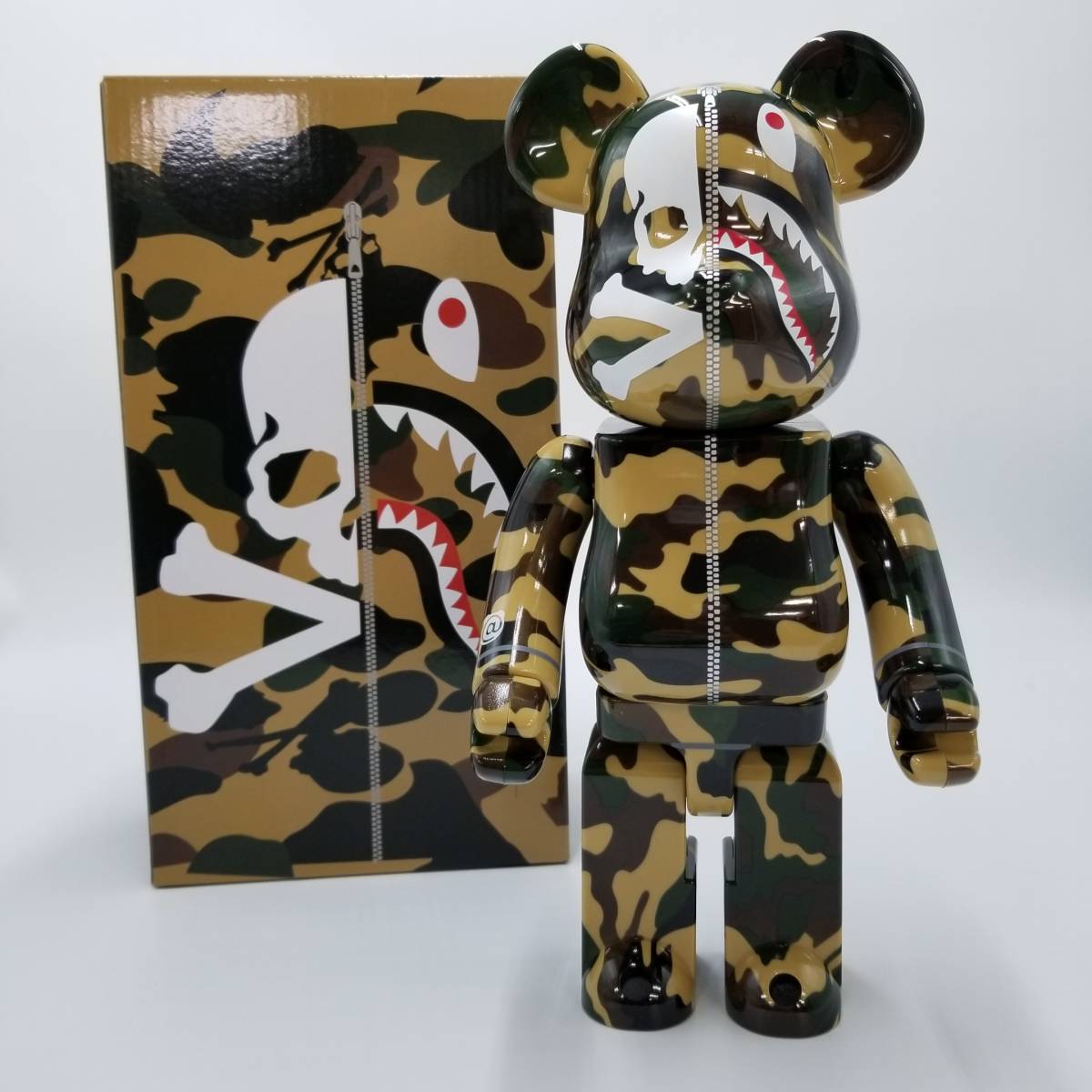 ヤフオク! -「shark be@rbrick 400」の落札相場・落札価格