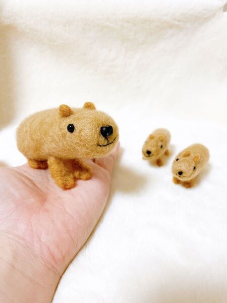 ハンドメイド 羊毛フェルトお座りカピバラ