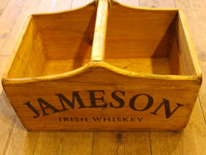 CARNAC Jameson Irish Whiskeyka luna k Old fur wood box L interior small articles miscellaneous goods 