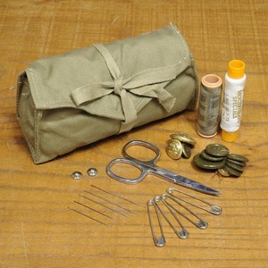 イタリア軍放出品 ソーイングキット 裁縫セット コットン製収納袋付き [ 良い ] italian sewing kit