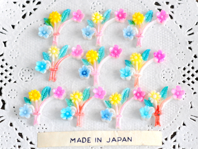Colorido Pequeño Ramo de Flores Flor Japón Vintage Cabujón Color Perla Hecho en Japón Accesorios Retro Piezas 17mm 10pcs, Trabajo de perlas, rosario, el plastico