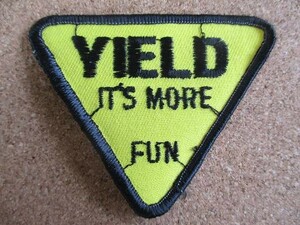 90s YIELD 名言 ジョーク 標識 ビンテージ 刺繍 ワッペン アメリカ USA パッチ