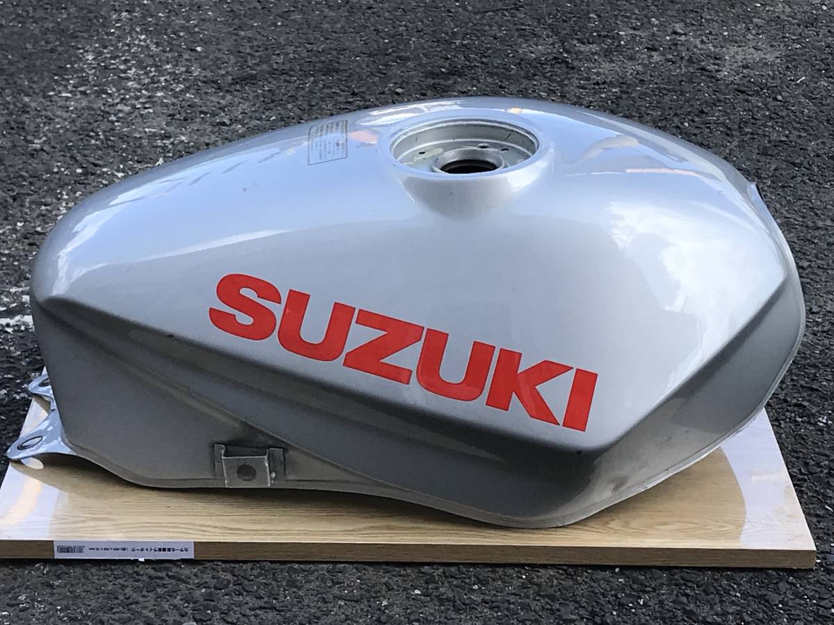 スズキ GSX400S GSX250S カタナ 燃料タンク 傷凹み修復済みサフ仕上げ
