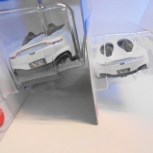 Hotwheels アストンマーチン V12 スピードスター ホットウィール ミニカー 2台セットの画像4
