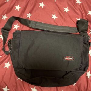 EASTPAK メッセンジャーバッグ