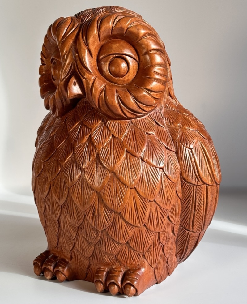 一刀彫梟像 フクロウの木彫りオブジェ 重さ4.7kg 意匠を凝らした彫刻作品-