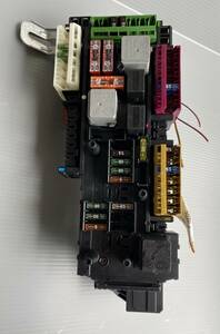 【10737】2013 ベンツ C180 AMG W204 後期 リア ヒューズ / リレー ボックス A2049060205 Mercedez BENZ Rear Fuse / Relay Box