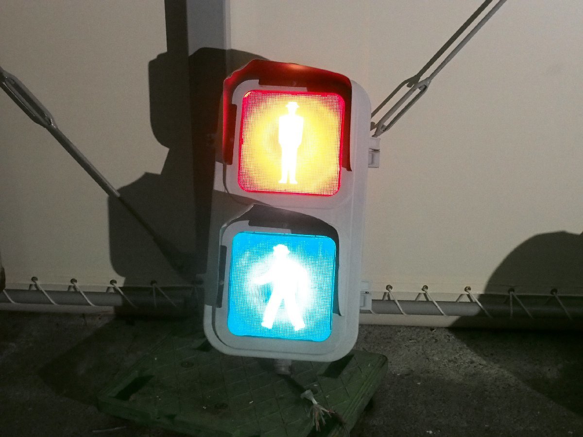 定番から最新 【本物】車両用交通信号機 LED薄型 信号電材製 ar-sports.com