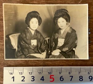 RR-850 ■送料無料■ 女性 美人 日本女性 着物 和服 日本髪 帯 椅子 羽織 記念写真 写真 古写真 印刷物 レトロ アンティーク/くKAら