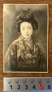 RR-922 ■送料無料■ 女性 美人 日本女性 和服 着物 帯 記念写真 写真 古写真 1928年 印刷物 レトロ アンティーク/くKAら
