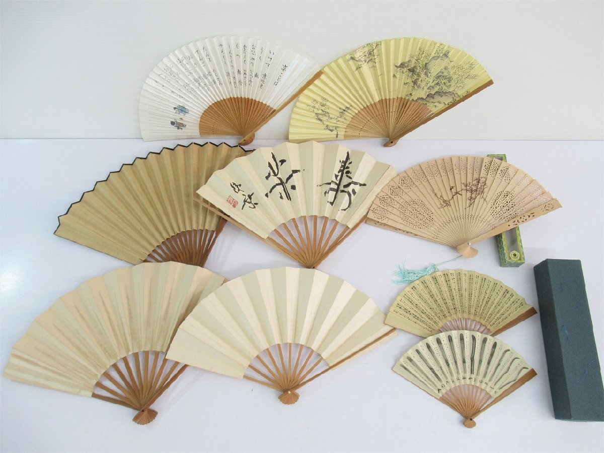 金地に春秋の柄仕舞扇-