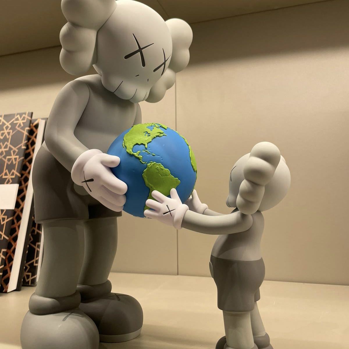 ヤフオク! -「KAWS THE PROMISE」の落札相場・落札価格