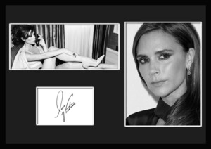 10種類!Victoria Beckham/ヴィクトリア・ベッカム/ポッシュ・スパイス/サインプリント&証明書付きフレーム/BW/ディスプレイ(4-3W